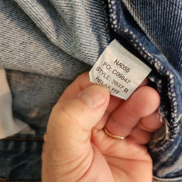 Chaps Men's Relaxed Fit Denim Jeans - Picture 6 of 6